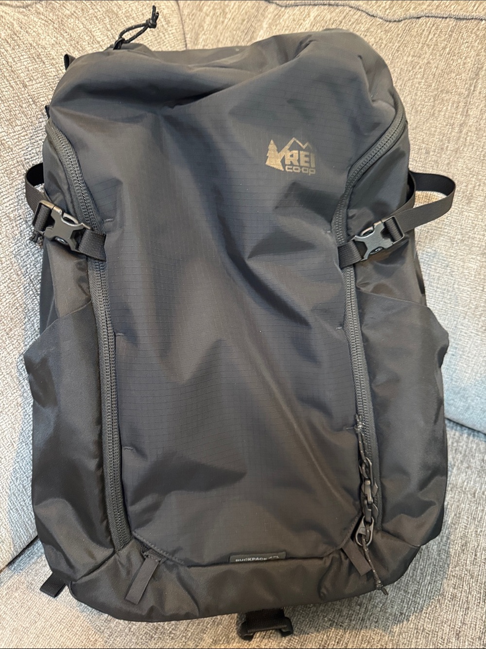 REI Black Men's Ruckpack 40L Backpack